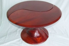 Yin-Yang-Table